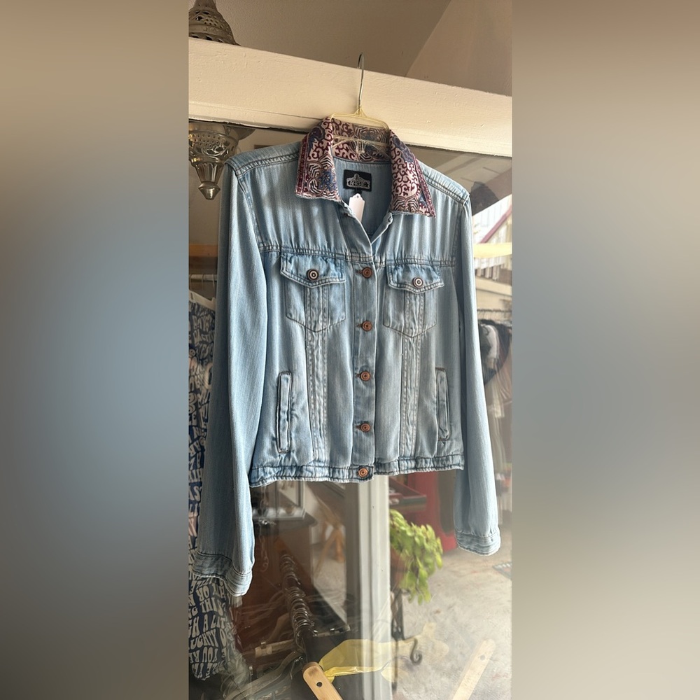 Bohemian Wood Light Blue Denim Jacket with Patterned Collar